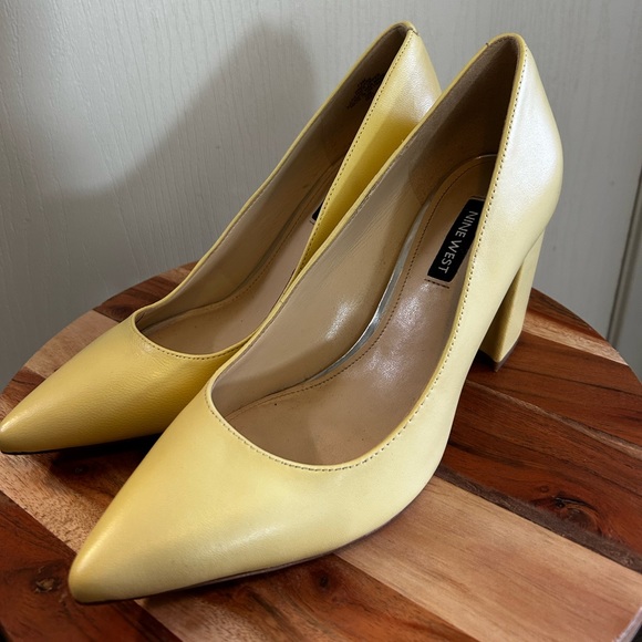 Nine West Green Heels - Picture 1 of 7